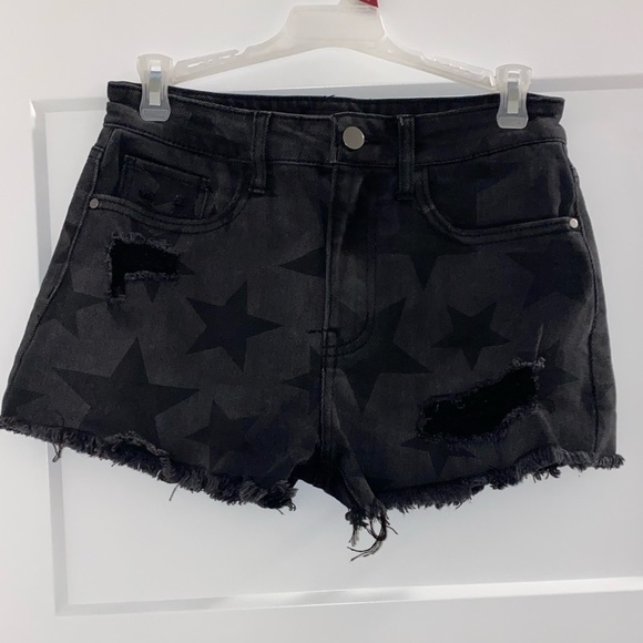 black jean shorts w star design - Picture 2 of 3